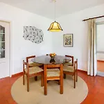 Quadradinhos 38q 4 Bedrooms Private Pool Short Walk To The
