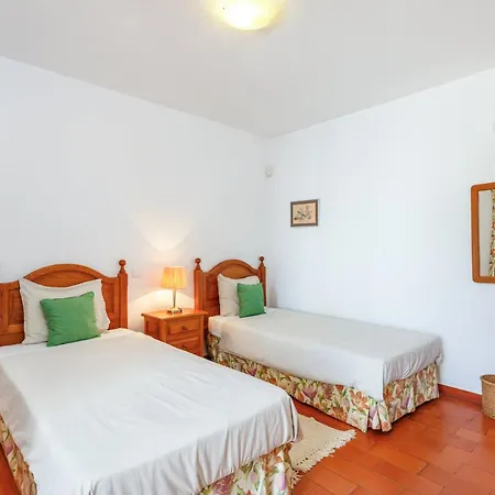 Quadradinhos 38q 4 Bedrooms Private Pool Short Walk To The ואלה דה לובו