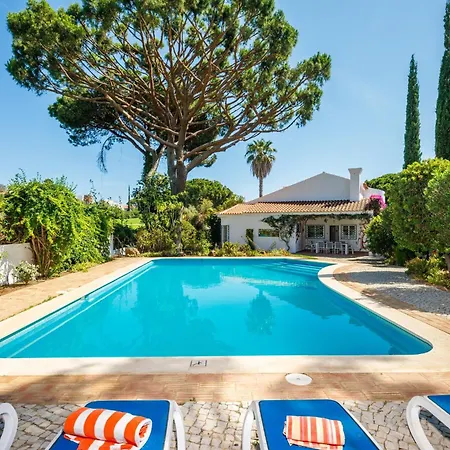 Villa Quadradinhos 38q 4 Bedrooms Private Pool Short Walk To The Vale do Lobo
