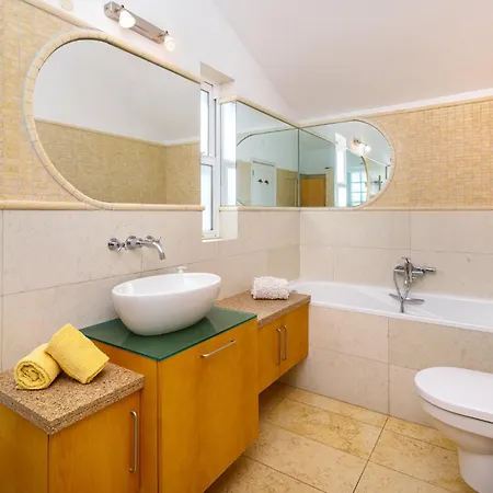 Quadradinhos 38q 4 Bedrooms Private Pool Short Walk To The * ואלה דה לובו