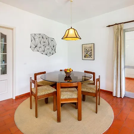 Quadradinhos 38q 4 Bedrooms Private Pool Short Walk To The