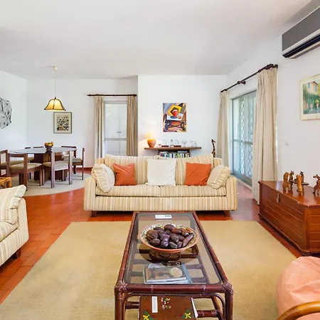 וילה Quadradinhos 38q 4 Bedrooms Private Pool Short Walk To The ואלה דה לובו